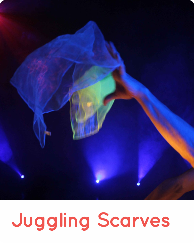 circus-allstars-juggling-scarves
