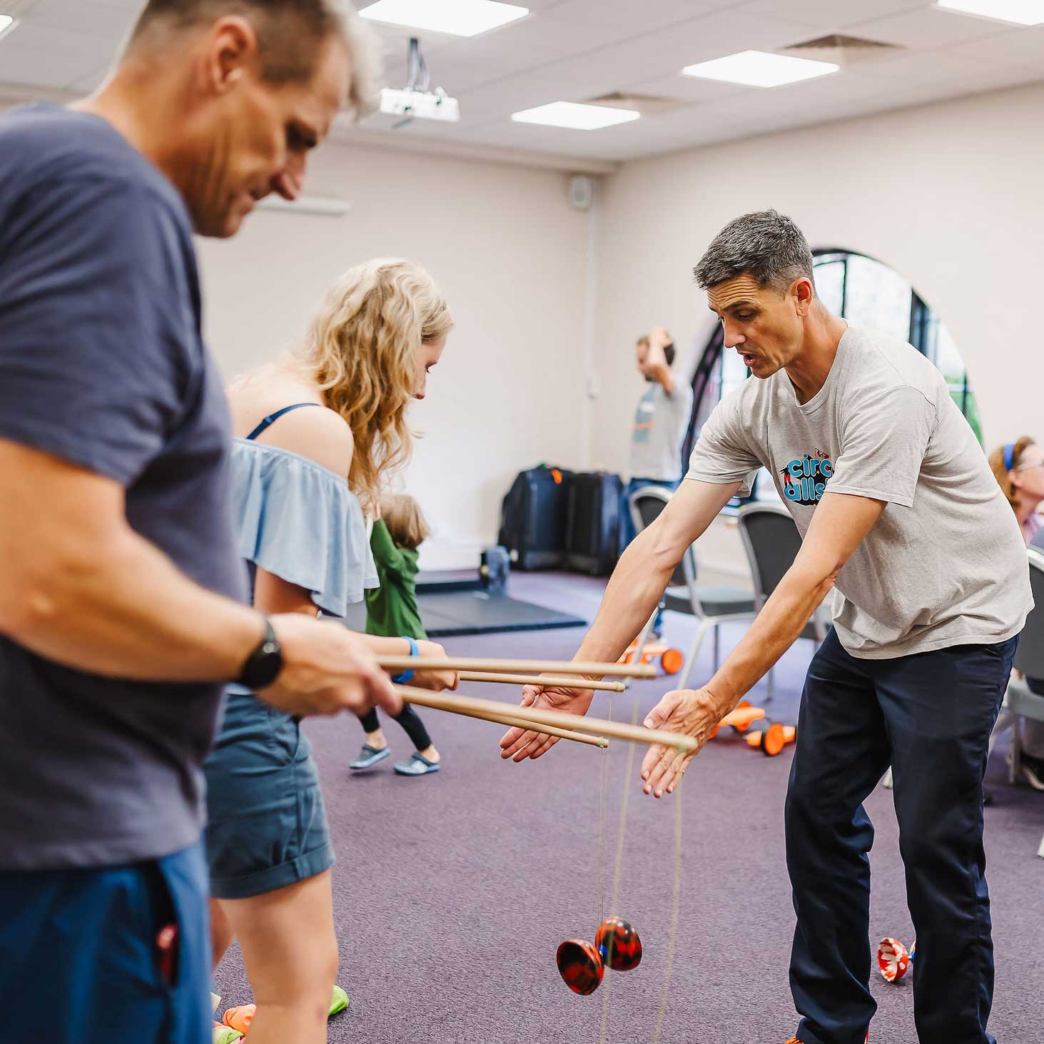 Circus Workshop. Teaching diabolo.